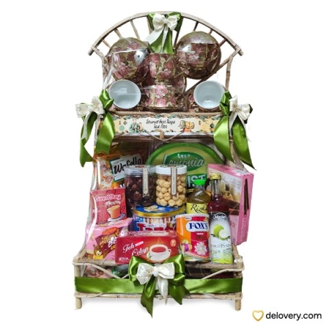 Delightful Snacking Box