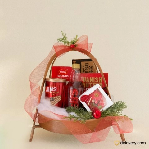 Festive Wicker Comfort