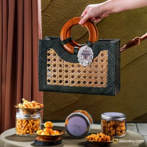 Gaia Knightly Woven-Handle