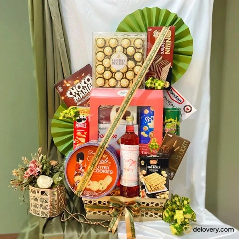 Golden Treats Hamper
