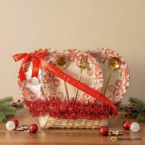 Woven Dining Delight